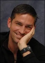 Il est très religieux, et porte les mêmes initiales que Jésus Christ, qu'il a d'ailleurs interprété pour Mel Gibson. Quel est son prénom ?