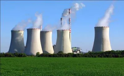 En quelle année est née la première centrale nucléaire française ?