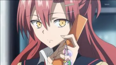 Je suis un assassin de la Classe Noire et je me bats avec des fils tranchants. Je me nomme :