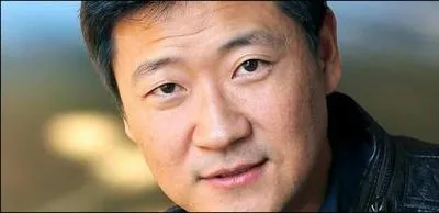 Comment s'appelle le père de KIra ?