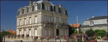 Ville de l'arrondissement d'Angoulême, Montbron se situe dans le département ...