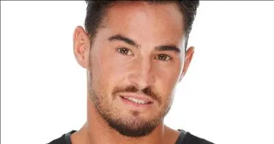 Qui est ce candidat trop chou auprès des filles ?