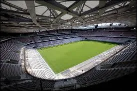Comment s'appelle le stade de l'Olympique Gymnaste Club Nice Côte d'Azur ?