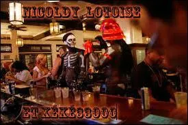 Nicoldy et Lotoise allèrent s'asseoir près du bar pour discuter tranquillement. Assez indiscret, Kéké33000, le barman improvisé, leur demanda de quoi ils parlaient. Nicoldy poussa un long soupir. En musique, combien de temps le soupir dure-t-il ?