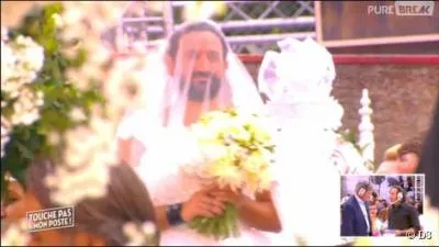 Avec qui s'est-il marié fictivement en début de saison 2015-2016 ?