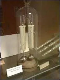 Le carillon électrique d'Oxford est la plus ancienne expérience scientifique encore en cours actuellement. En quelle année cette expérience a-t-elle commencé ?