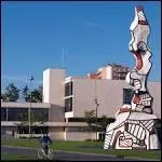 A Vitry-sur-Seine des centaines de sculptures d'art contemporain ornent la commune, pour le plaisir ...