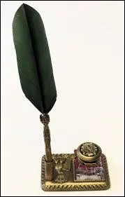 La plume n'est pas que décorative. Qui a écrit les paroles de la chanson « Au clair de la lune, mon ami Pierrot, prête-moi ta plume pour écrire un mot »  ?