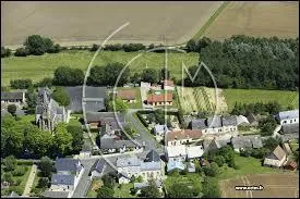 Village de l'aire urbaine d'Issoudun, dans la région naturelle de la Champagne berrichonne, Condé se situe en région ...