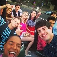 Qui est sa BFF ? (Indice : elle joue aussi dans la série)