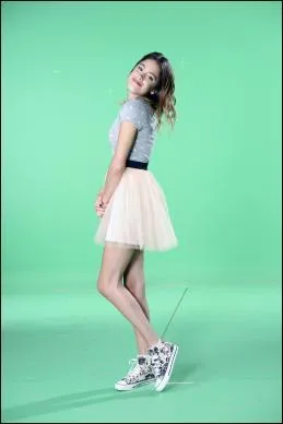 Elle a un tatouage qui dit :