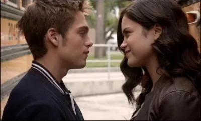 Au début, pourquoi Hayden veut-elle se venger de Liam ?