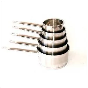 Comment appelle-t-on une casserole dans le domaine culinaire ?