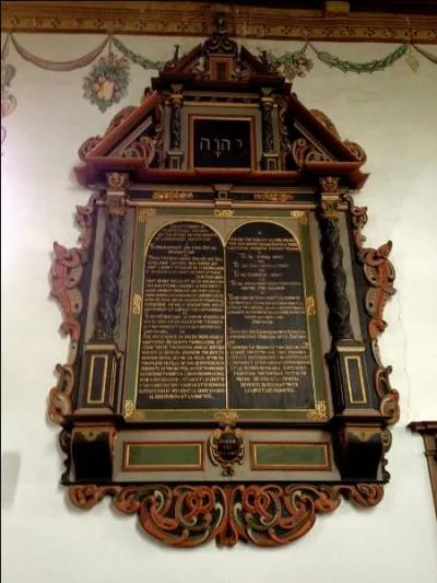 Que contient le Décalogue, remis par Dieu à Moïse sur le mont Sinaï ?