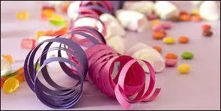 Elle travaille dans le domaine juridique - Est-elle substitut du procureur ?