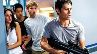 Après le premier volet le deuxième arrive ! Toujours avec les mêmes ennemis, encore plus de violence et d'action cherchant en vain un fameux "Bras droit " . Quel est ce film ?