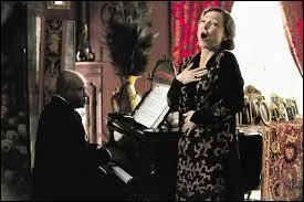 Gare à vos oreilles ! C'est un film qui raconte l'histoire d'une femme, une femme qui malheureusement chante faux ! Mais personne n'ose le lui dire. Quel est ce film ?