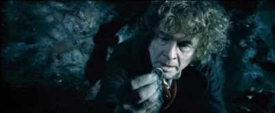 Qui découvre l'anneau unique dans le tunnel des gobelins ?