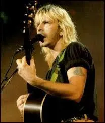 Dans laquelle de ses chansons Renaud chante-t-il : "J'les connais bien les play-boys des bacs à sable / J'draguais leurs mères avant d'connaître la tienne" ?