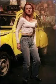 A quelle chanteuse doit-on le tube "Joe le Taxi" en 1988 ?