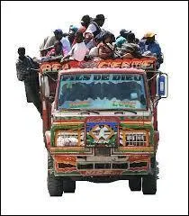 Quel est le nom donné aux taxis collectifs en Haïti ?