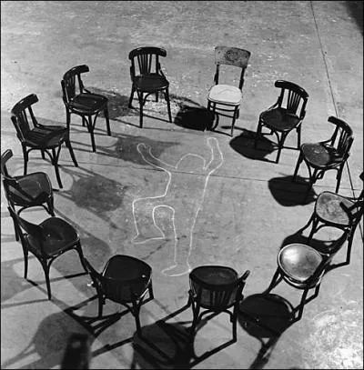 Quel jeu consiste à marcher autour de chaises pendant que la musique est diffusée et s'asseoir sur l'une d'elles quand la musique est arrêtée ?