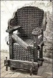 Chaise métallique utilisée sous l'inquisition pour torturer les personnes soupçonnées de parjure :