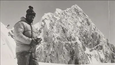 Le PGHM (Gendarmerie de Haute Montagne) a été créé, suite à un drame survenu en 1956 alors que 2 touristes, partis faire l'ascension du Mont Blanc, se sont retrouvés bloqués sur un sérac dans la tempête. Quel grand alpiniste chamoniard, (compagnon de cordée de Lachenal et Herzog dans l'Annapurna), organisa une caravane de secours ?