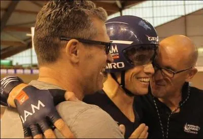 En cyclisme, les titres nationaux décrochés par Sylvain Chavanel et Poitou-Charentes Futuroscope 86 ont pour dénominateur commun l'entraîneur poitevin Éric Samoyeault. Dans quelle discipline ?