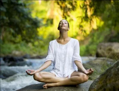 Qui s'essouffle, respire avec peine :