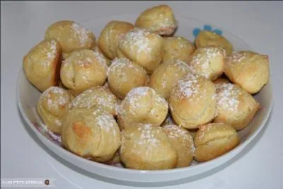 Pâtisserie. Petit chou parfumé au citron, cuit au four, et que l'on trempait encore chaud dans du beurre :