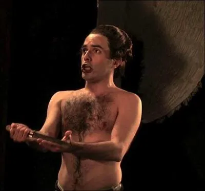 Qui est ce roi d'Athènes ? Il scrutait l'horizon pour apercevoir le retour de son fils Thésée, celui-ci oublia sa promesse de hisser la voile blanche, le père croyant son fils mort se jeta volontairement dans la mer.