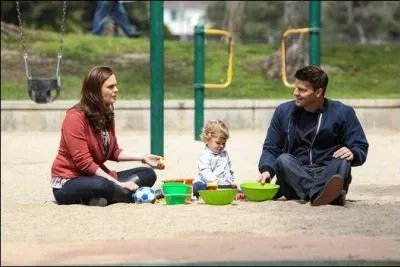 Qui va appeler Booth dans quelques minutes ?