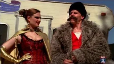 Pourquoi les deux amoureux sont-ils vêtus ainsi ?