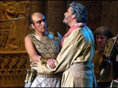 De quelle comédie musicale est extraite la chanson "Mon frère" en 2001 ?