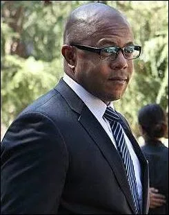 Que faisait Abbot avant de devenir agent du FBI ?