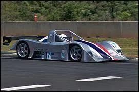 Quelle est la marque de cette superbe voiture ?