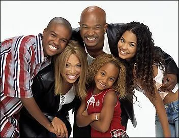 Dans laquelle de ces séries Lola Glaudini n'a-t-elle pas joué ? (L'image vous aide)