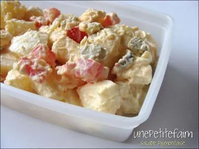 Quel est le nom de cette salade à base de pommes de terre, jambon, cornichons ?