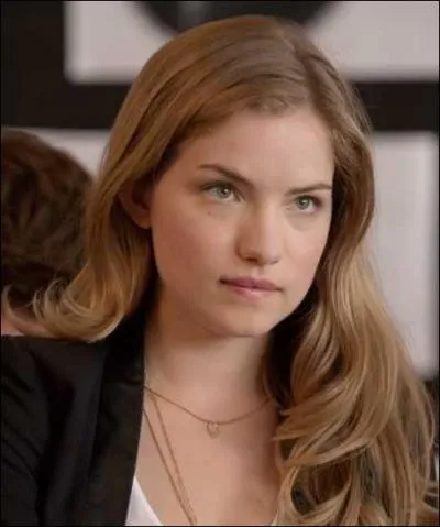 C'est l'héroïne de l'histoire, elle reçoit la plupart des appels du mystérieux tueur. Comment se nomme-t-elle ?