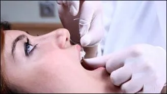 Quelle lettre faut-il doubler au mot « taret » pour m'attacher aux dents ?