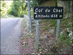 Par quel autre nom désigne-t-on le col du Chat ?