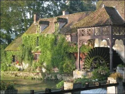 Bien connu des pêcheurs, des peintres ainsi que des gourmets de Paris ou de bien plus loin, à l'exemple d'Hillary Clinton qui y a dîné... 
Quel est ce moulin situé dans l'Eure, deux fois centenaire, dont la roue tourne paisiblement entraînée par les eaux de l'Epte ?