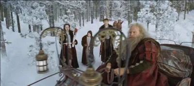 Que donne le père Noël aux enfants Pevensie ?