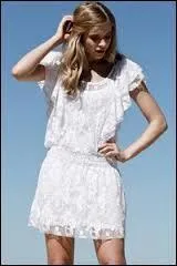 Robe en dentelle blanche ou pastel, couronne de fleurs, chapeau de paille. C'est le style :