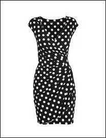 Lancée en 1973 par Diane Von Furstenberg, cette robe est sexy sans être vulgaire, et elle rencontre un succès immédiat. C'est la robe :