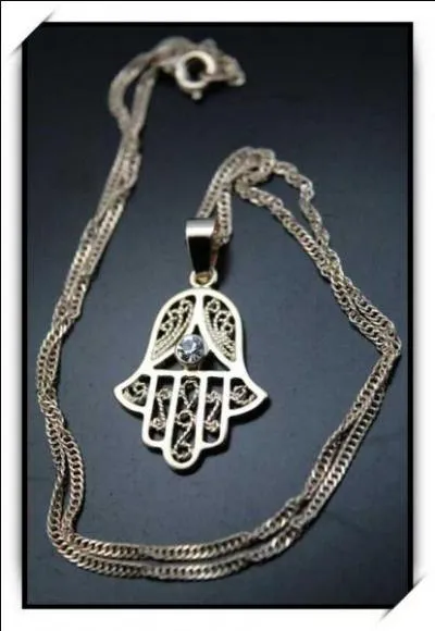 Comment se nomme cette amulette ?