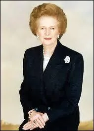 Premier ministre du Royaume-Uni de 1979 à 1990, Margaret Thatcher était surnommée :