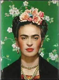 Frida Kahlo est une artiste peintre née en 1907 et décédée en 1954, dans sa ville de naissance. De quelle nationalité est-elle ?