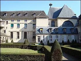 Port-Royal, où Pascal a vécu, est-il le nom ?